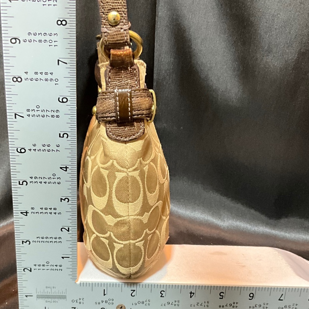Coach signature beige and brown shoulder bag,  4 “C” emblem.   30-H7Fa - Picture 4 of 9